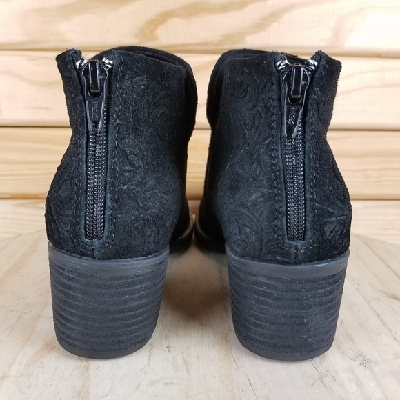 B.O.C Black Ankle Boots 6 US Booties Tooled Suede Leather Stacked Heel Back Zip - Picture 4 of 9